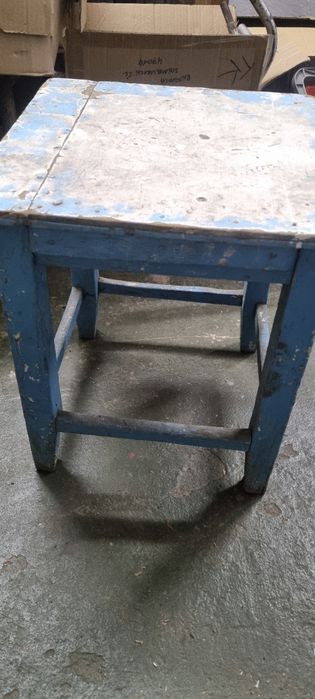 Stołek taboret drewniany