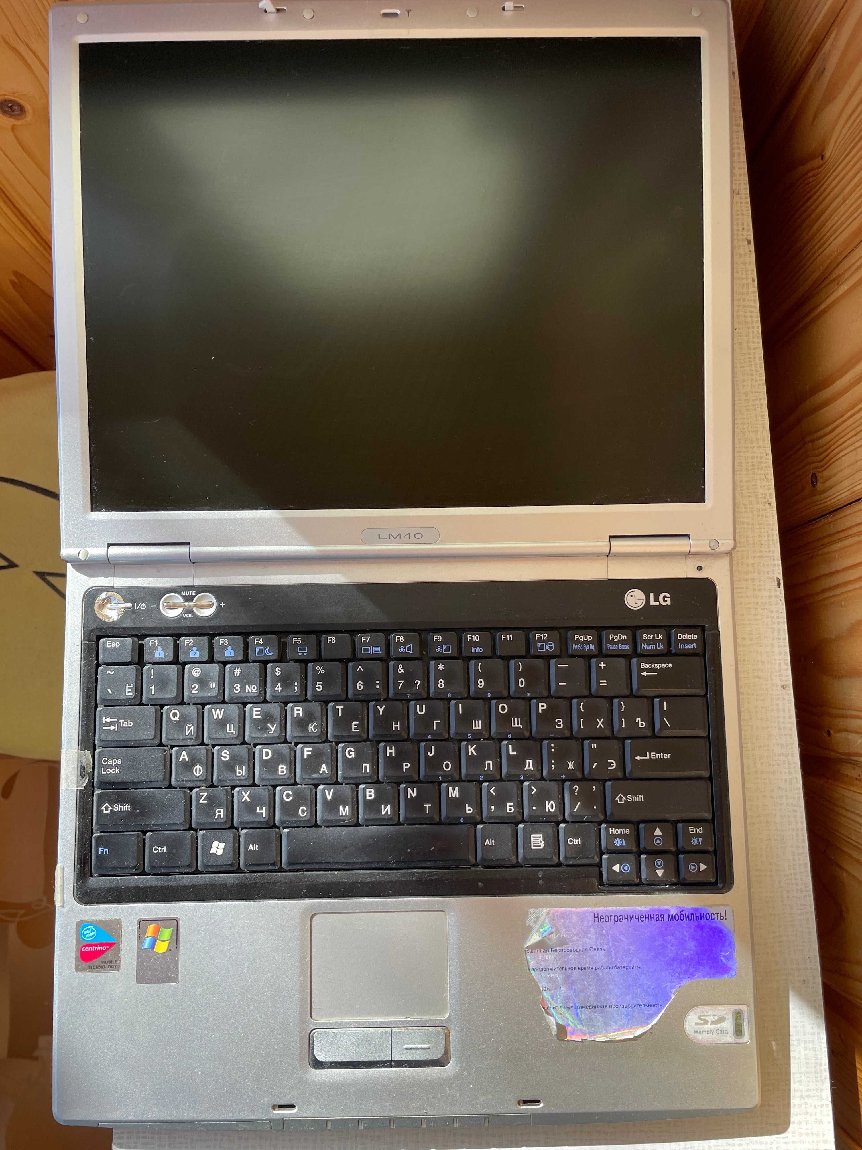 LG LM40 ноутбук працюючий