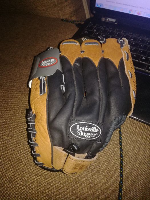Rękawica Baseball Louisville Slugger rozmiar 10,5 nowa z metkami