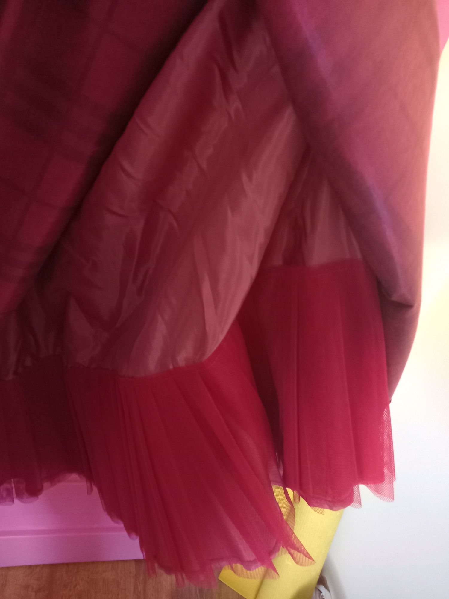 Sukienka na imprezę różowa, w kratkę z tiulem