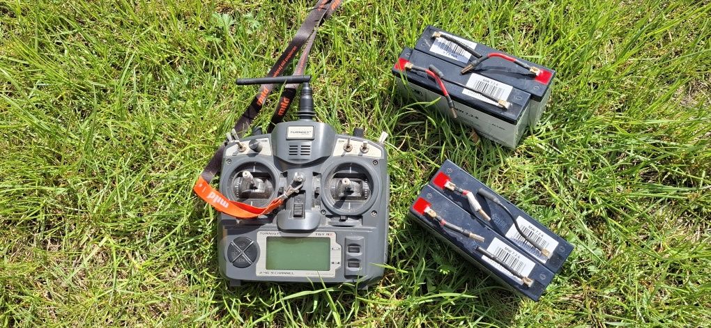 Łódka zanętowa CyberFly XXL, aparatura Turnigy 9x, 3kpl aku