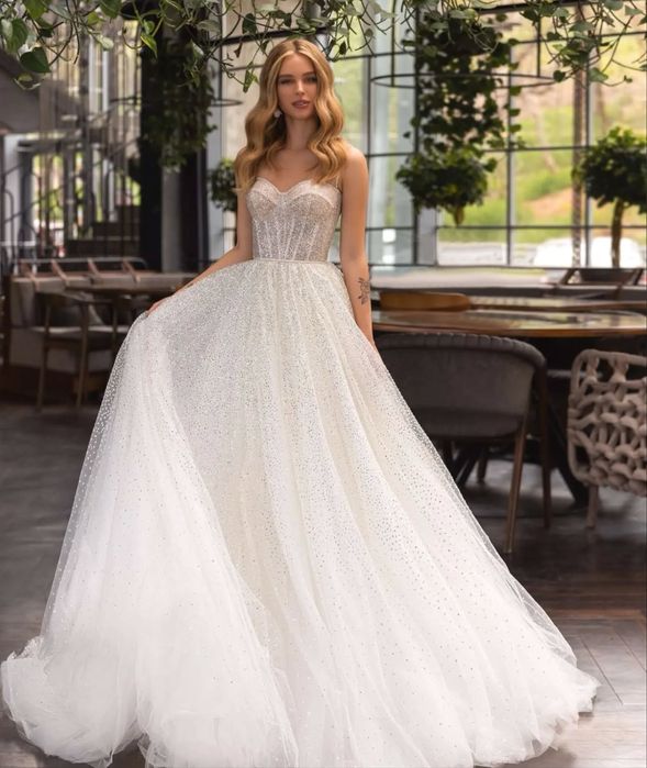 Весільна сукня з блискітками