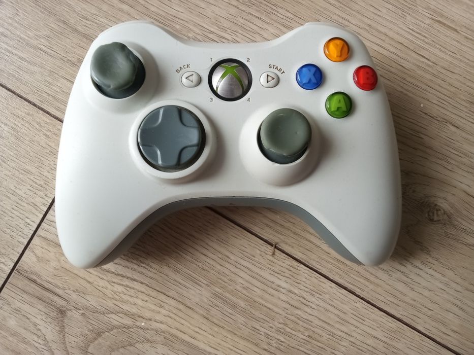 Xbox 360 z Padem i kinectem