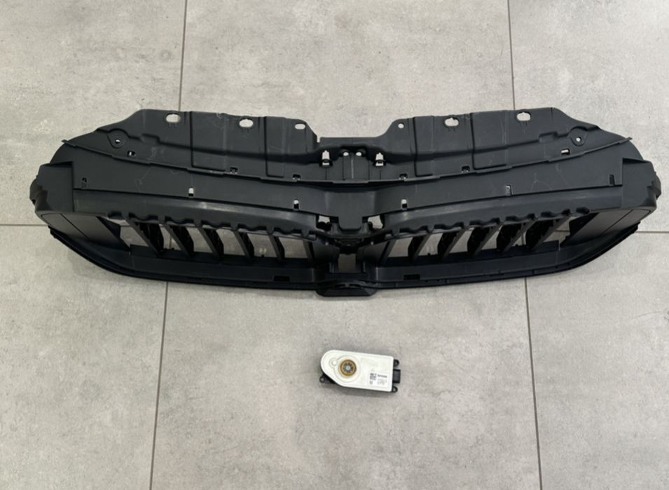 Воздушная заслонка жалюзи BMW 5 G30 G31 LCI С моторчиком бмв рестайл Г