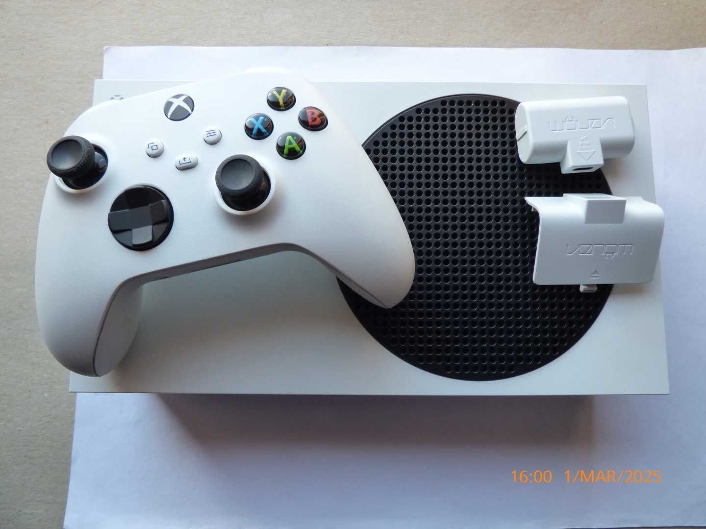 TROCO-Xbox Series S, usada, comando series S/X bateria. Ler anuncio