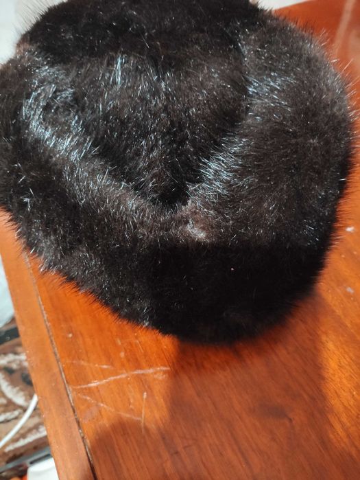 жіноча  хутряна шапка