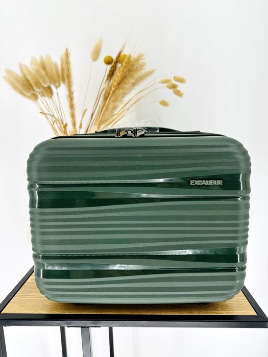 Nowy kuferek podróżny , kosmetyczka