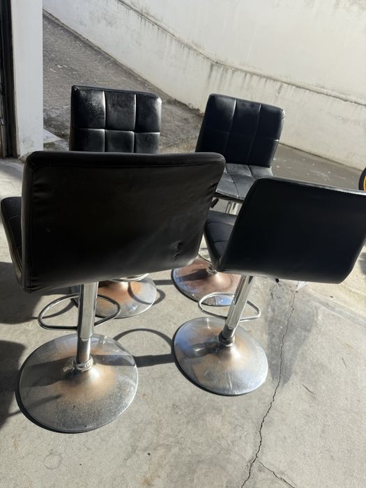 Vendo 4 bancos altos para desocupar