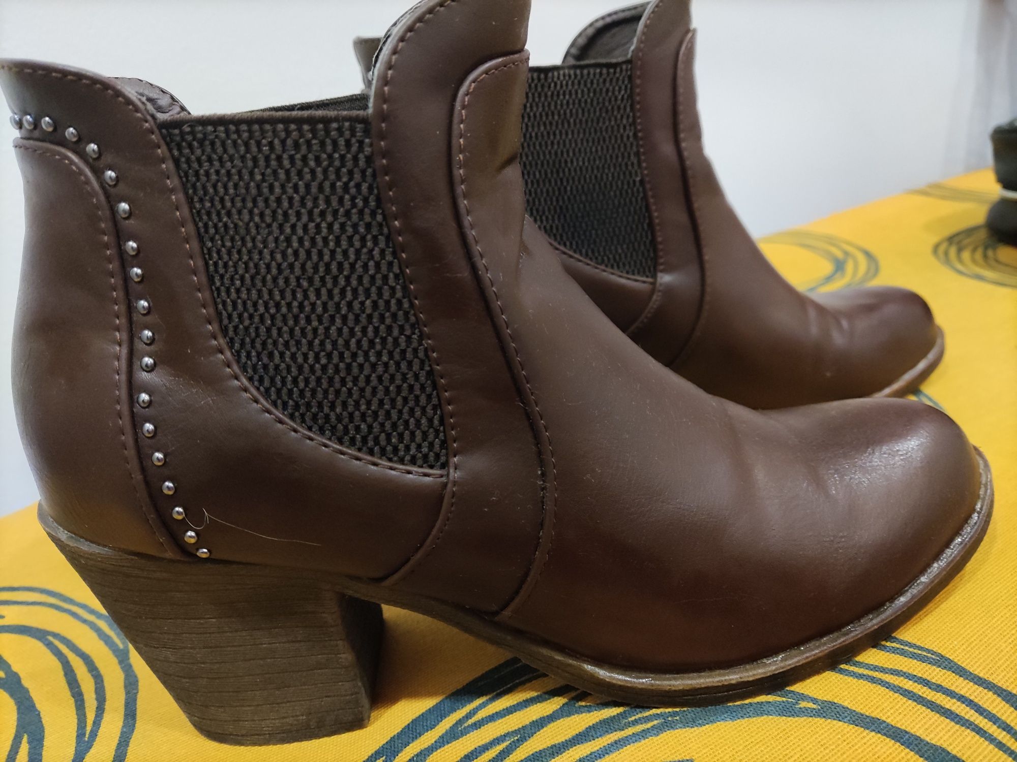 Botas castanhas 39