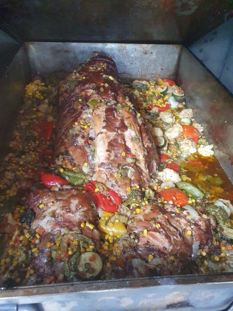 Pieczony prosiak z warzywami Kiełbasa Kaszanka swojskie