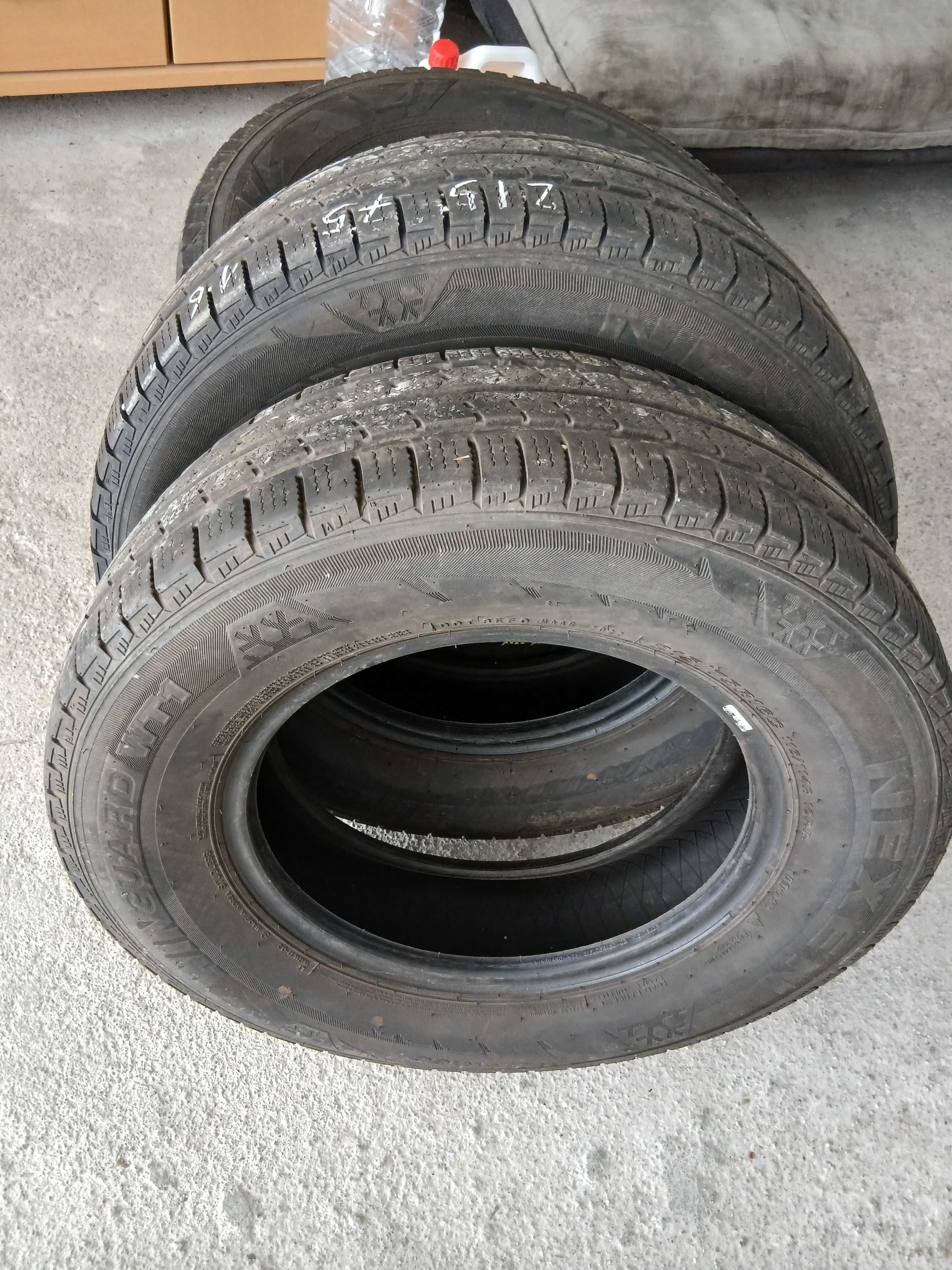 2 Pneus 215/75R16 C Nexen