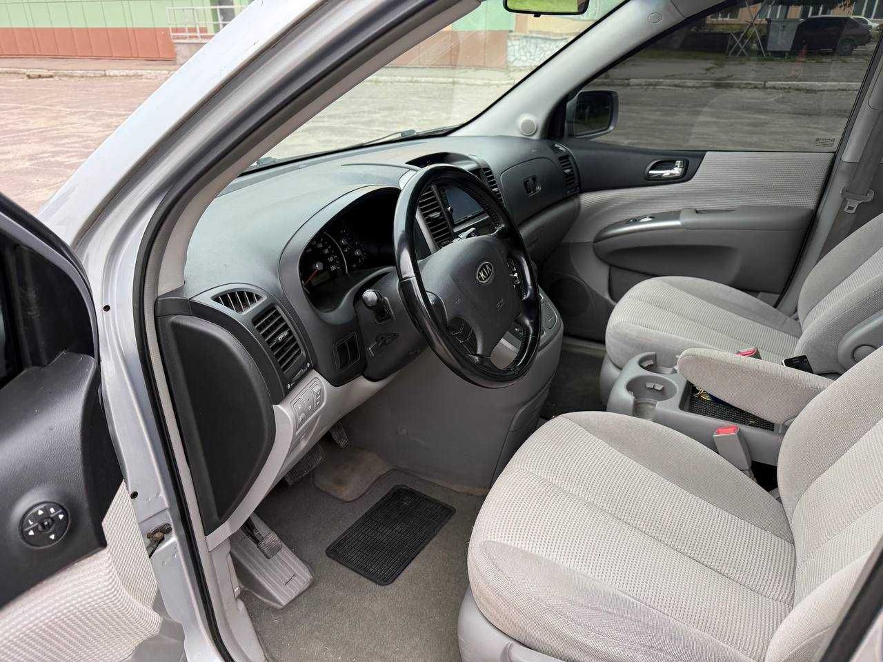 Автомобиль KIA Carnival 2007 2-ге покоління