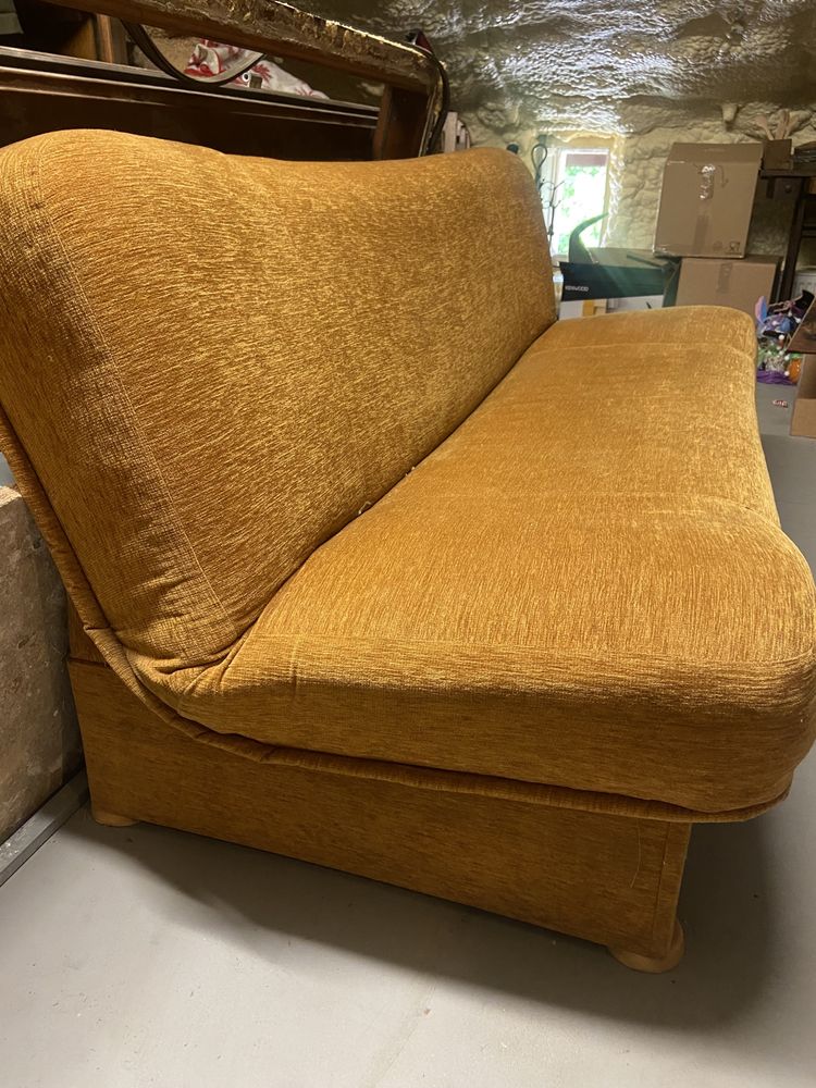 Rozkładana brązowa sofa/tapczan