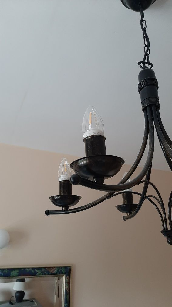 Zyrandol  lampa wiszaca Luca na lancuchu  swiece 6szt jak nowy. Z tej