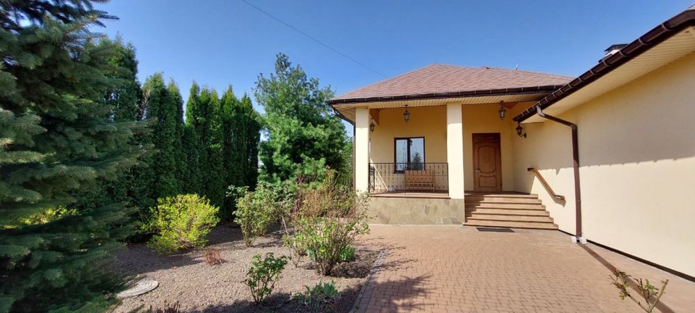 Елітний будинок з розкішним садом в Білоцерківському районі