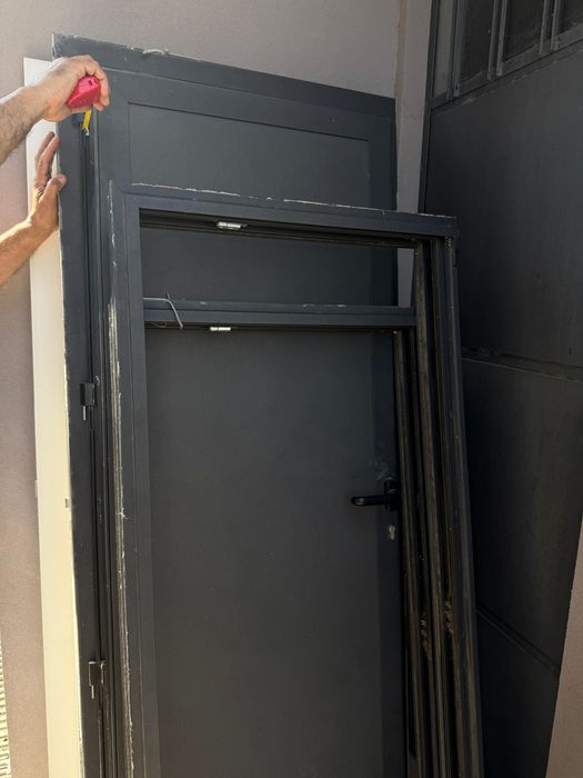 Porta entrada aluminio cinza 2m x 0.80