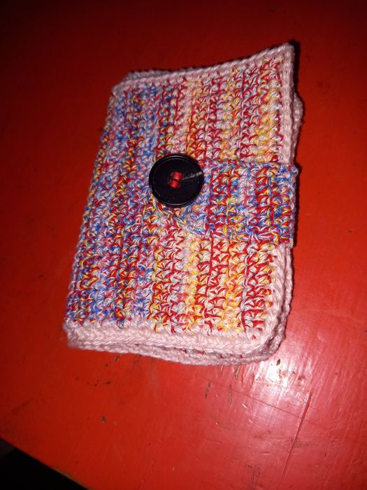 Carteira com espaço para notas e cartoes