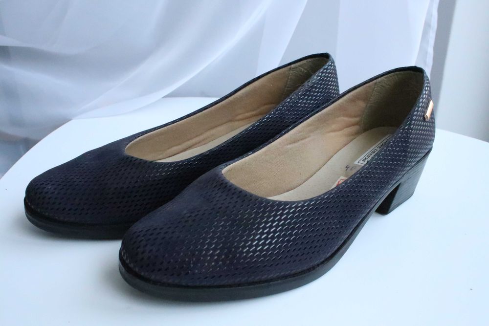 Czółenka granatowe na niskim obcasie