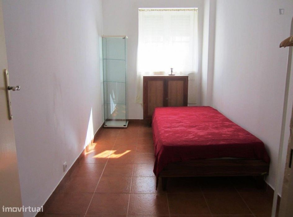 525391 - Quarto com cama de solteiro em...