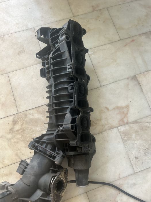 Coletor de admissão BMW original serie F, estava montado em um F30