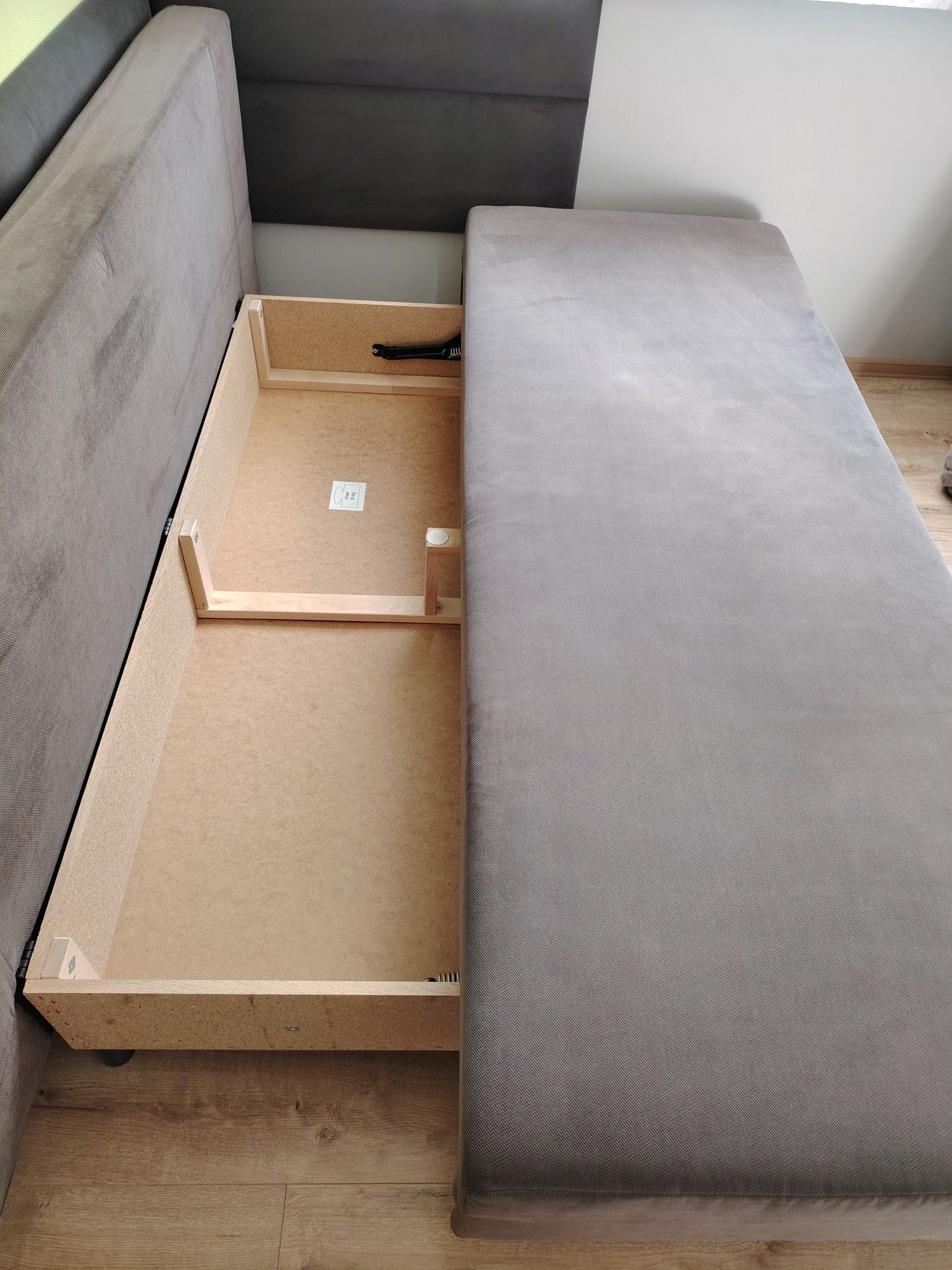 Łóżko sofa rozkładana z pojemnikiem na pościel 135x190