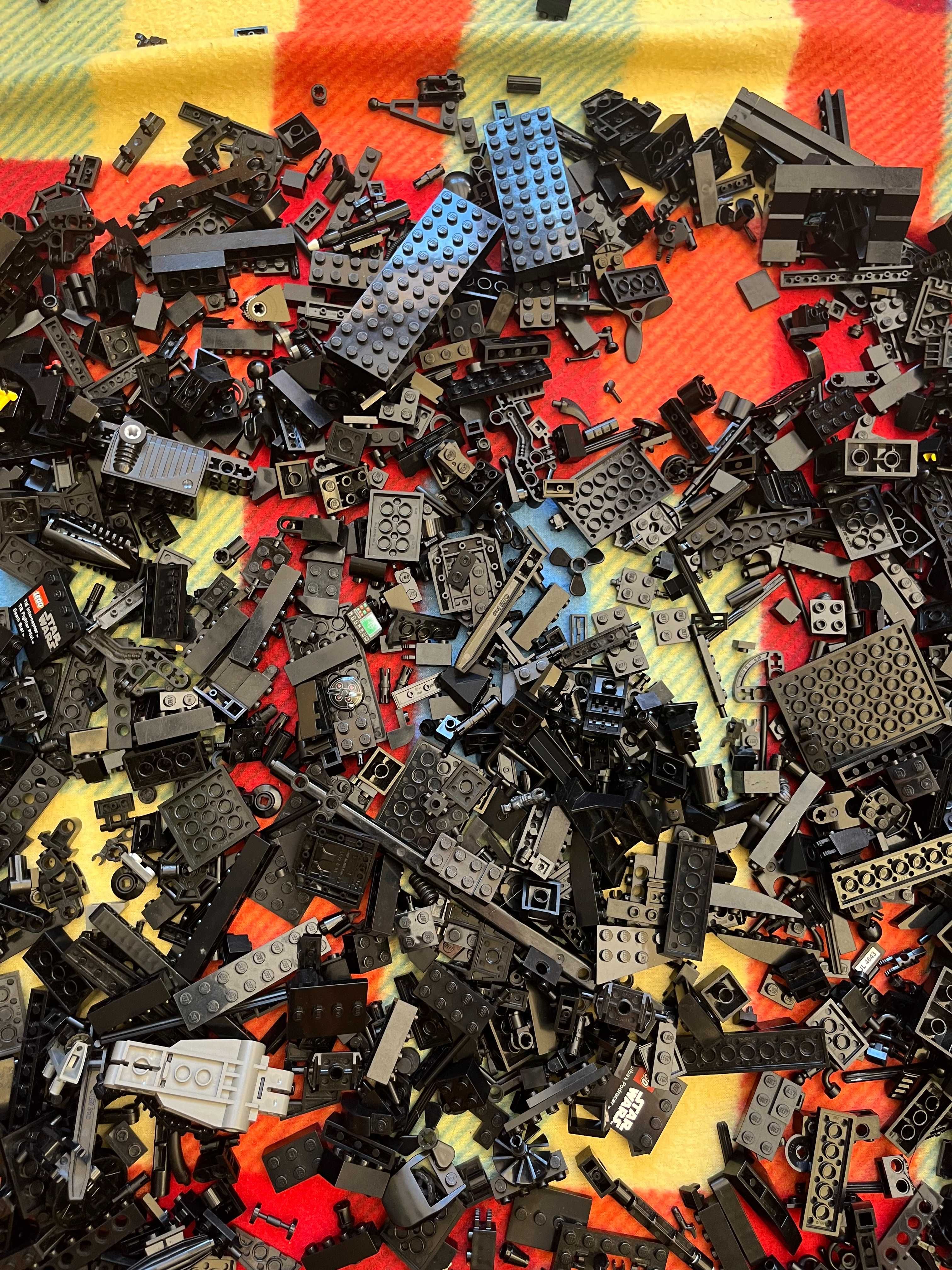 Lego mix czarnych klocków, 2.2 KG