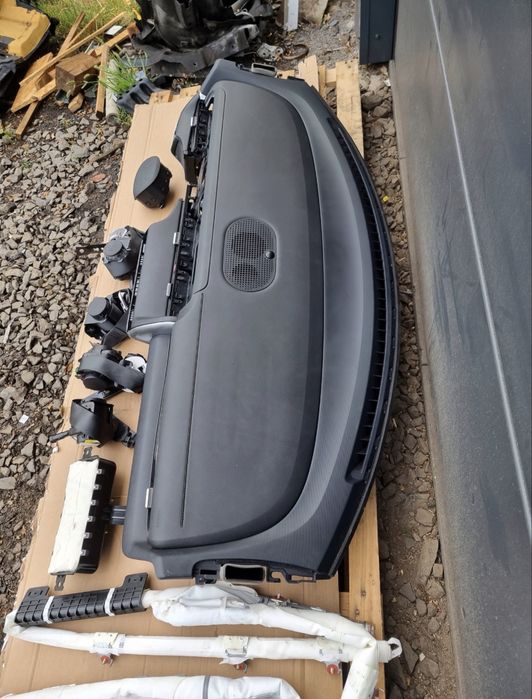 Hyundai IONIQ 5 торпеда, панель, ремені, шторка, подушка в кермо, ногі