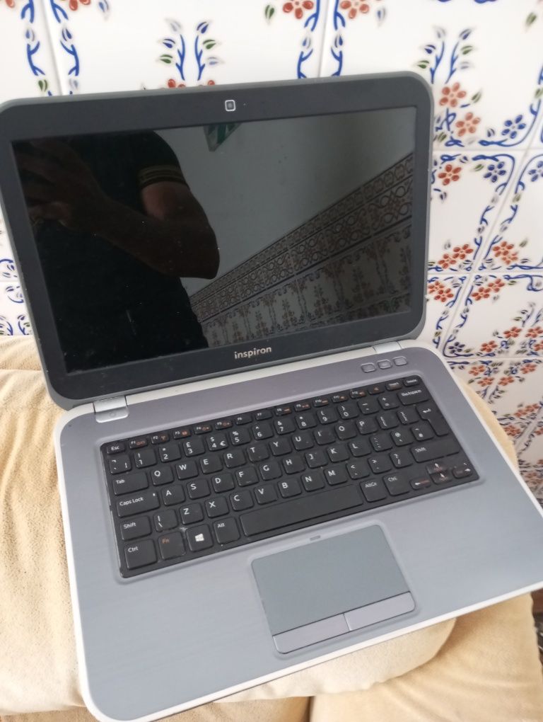 Portátil Dell Core i5 funcionando