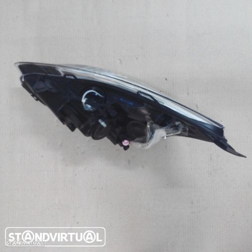 Farol Renault Clio modelo: 2012 até 2016 novo