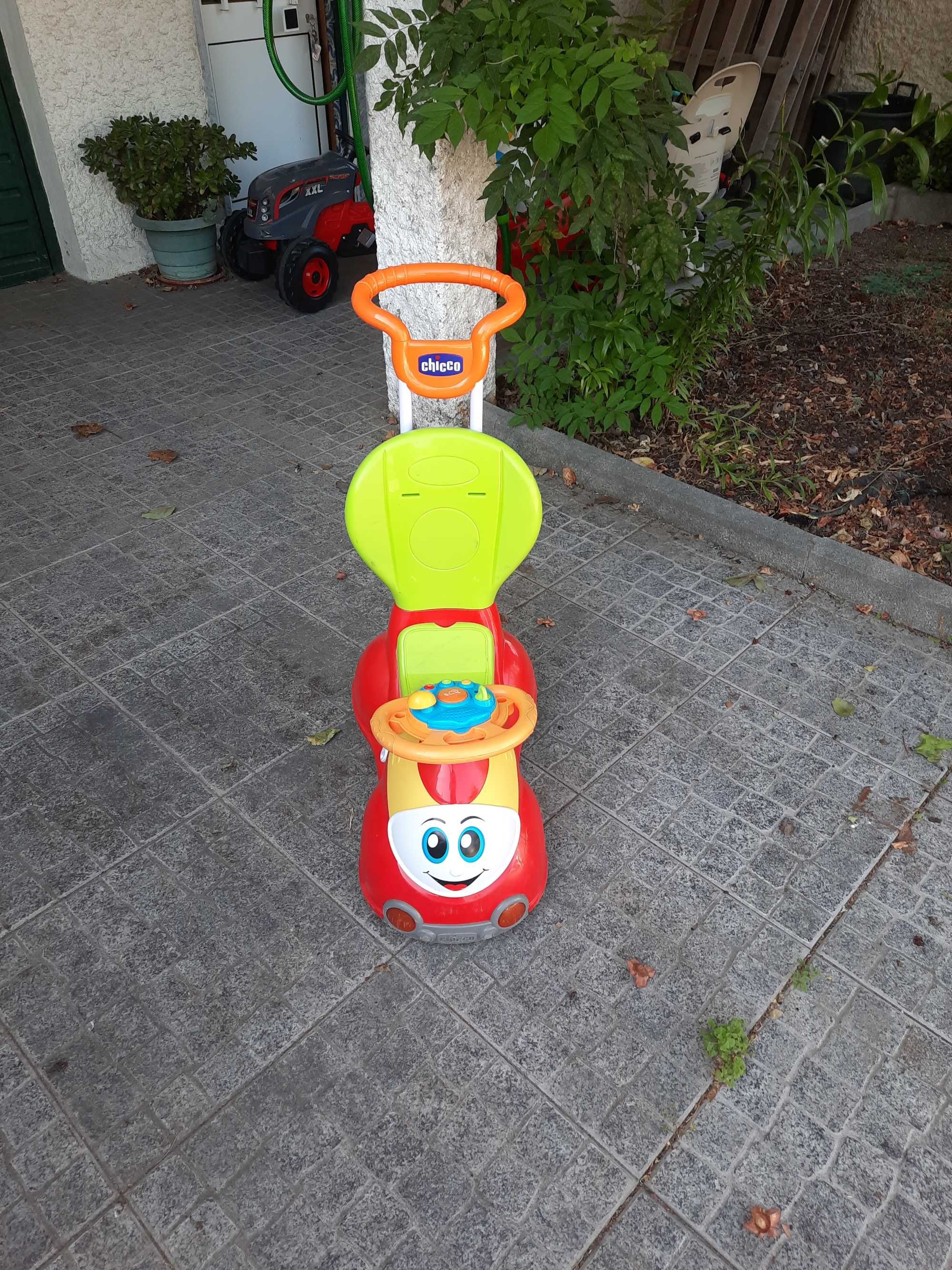 Vendo veículo Chicco Quattro