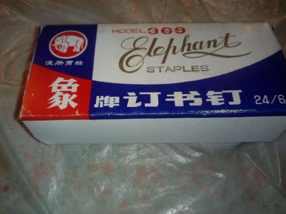 Artykuły biurowe: spinacze, zszywki, karteczki ,