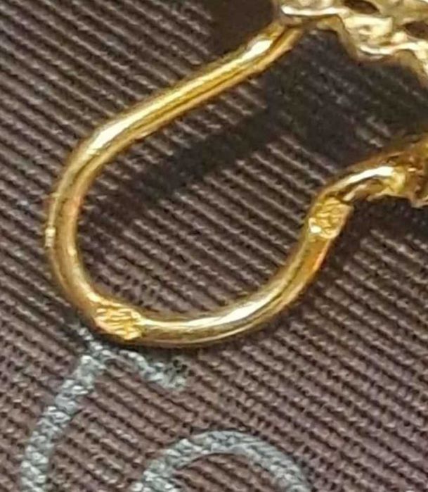 Brincos vintage em prata dourada.