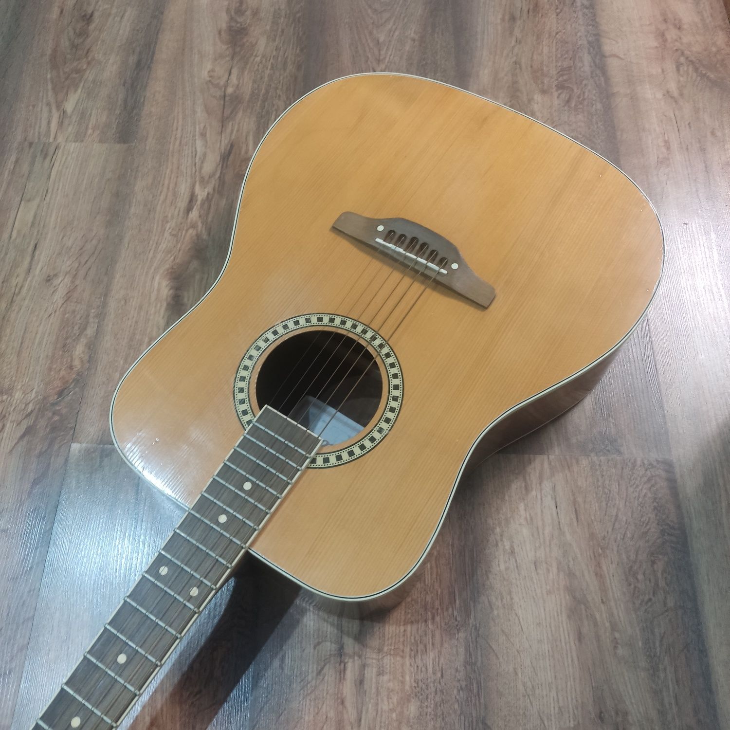 Sprzedam gitarę akustyczną