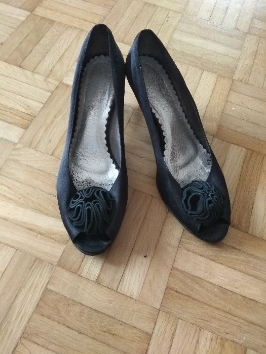 buty,szpilki 39 czarne uszkodzene