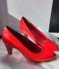 Червоні лакові туфлі Tamaris розмір 37