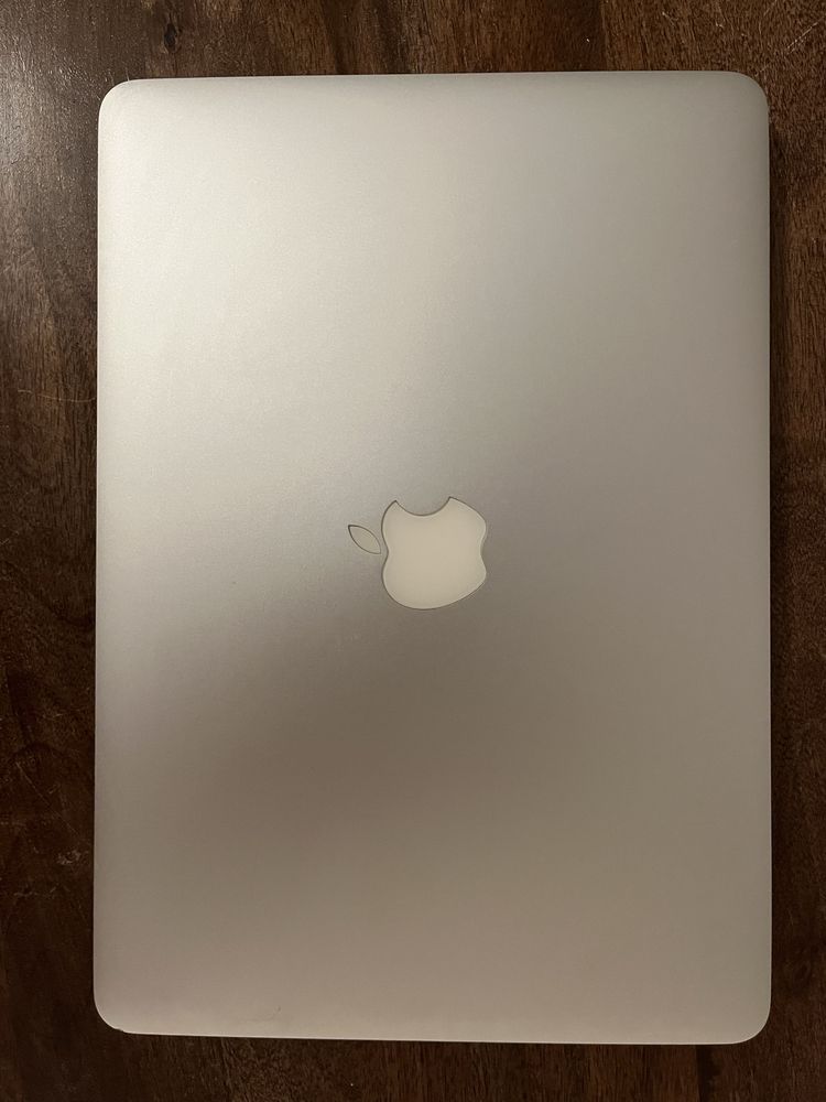 Macbook, 1,6 GHz intel core i5, 4GB, 2015 rok