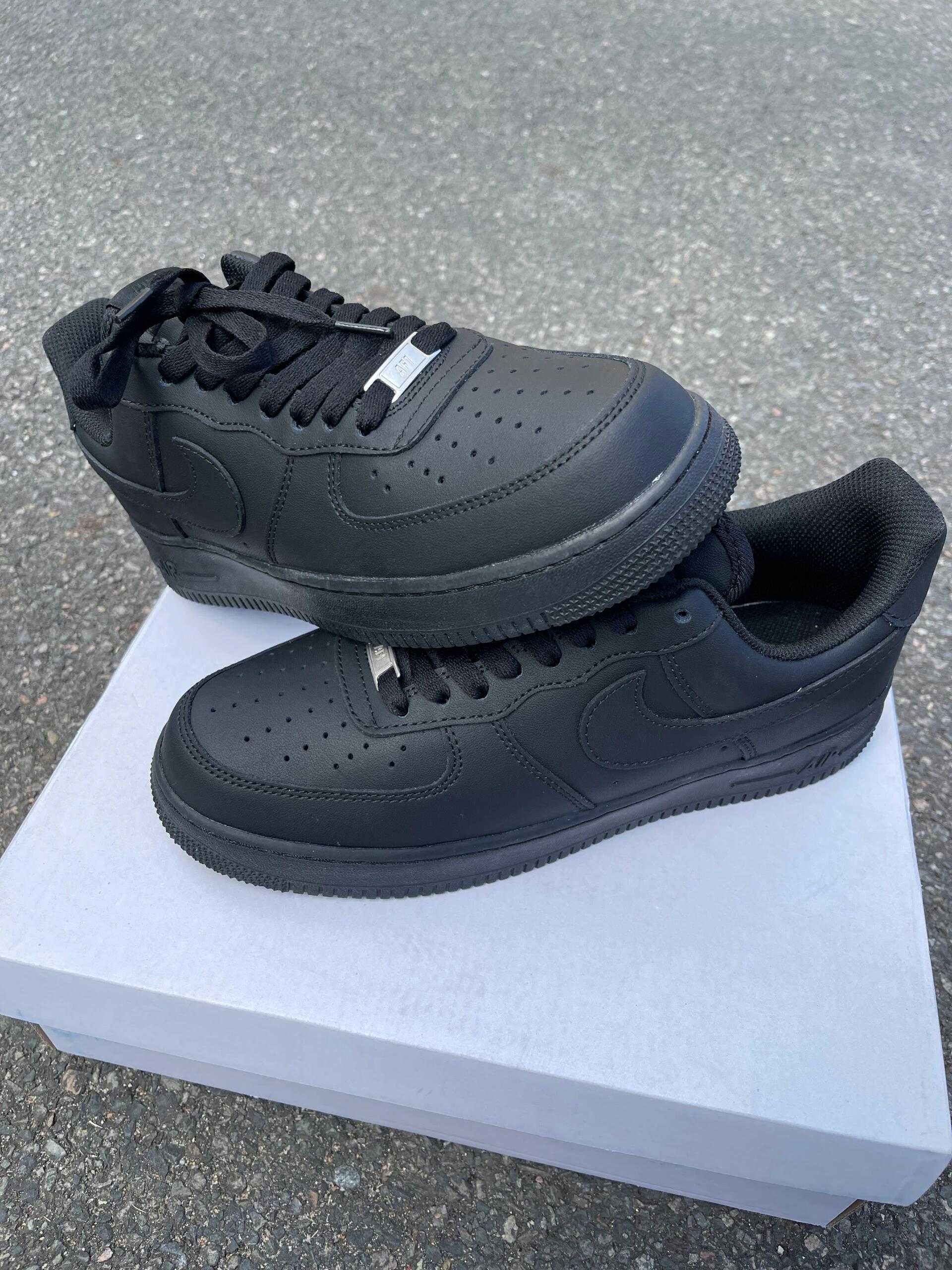 Nike Air Force 1 Low '07 Black Rozmiar 37.5