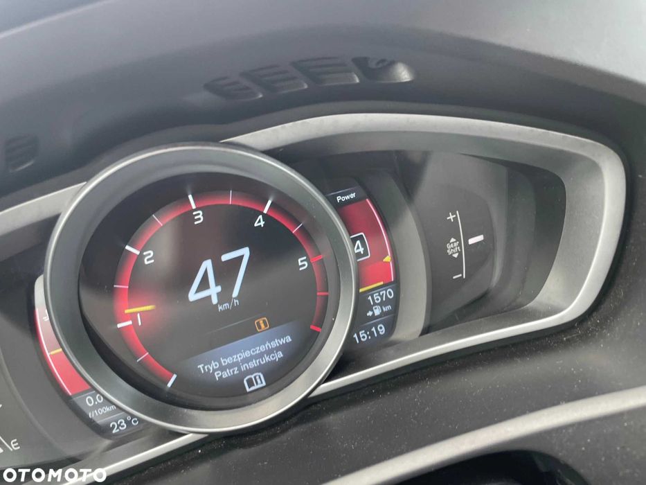 Volvo V40 1.6 HDI R-Design 136 KM