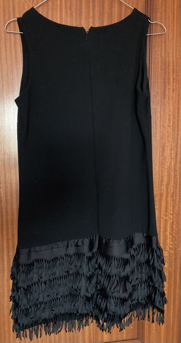 Vestido preto com franjas