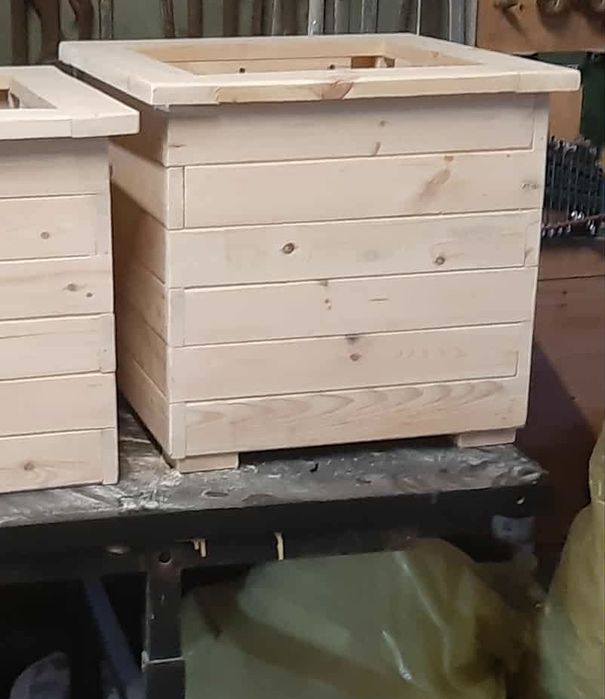 Drewniane donice ogrodowe – solidne, eleganckie i trwałe