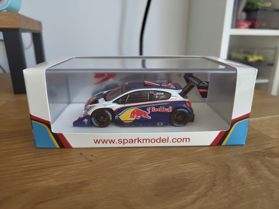 Peugeot 208 T16 Pikes Peak – Sébastien Loeb, Winner 2013 (Spark, 1:43)