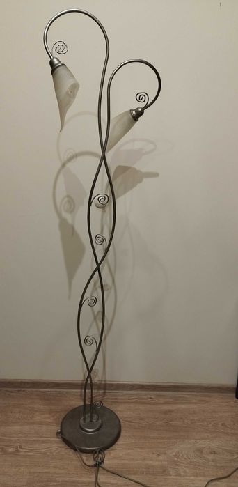 Lampa w bardzo dobrym stanie