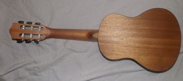 Guitalele de madeira de Caboa maciça