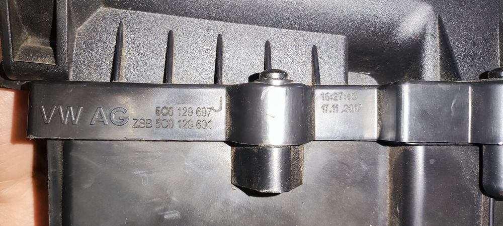 Корпус повітряного фільтра Volkswagen Passat NMS ZSB 5CO 129 607