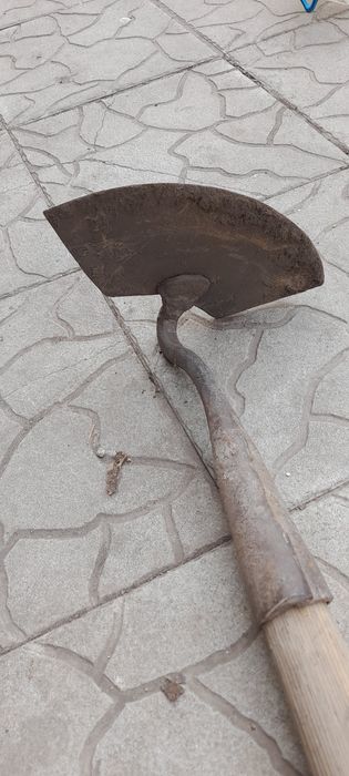 Пила  коса  ,сапка.