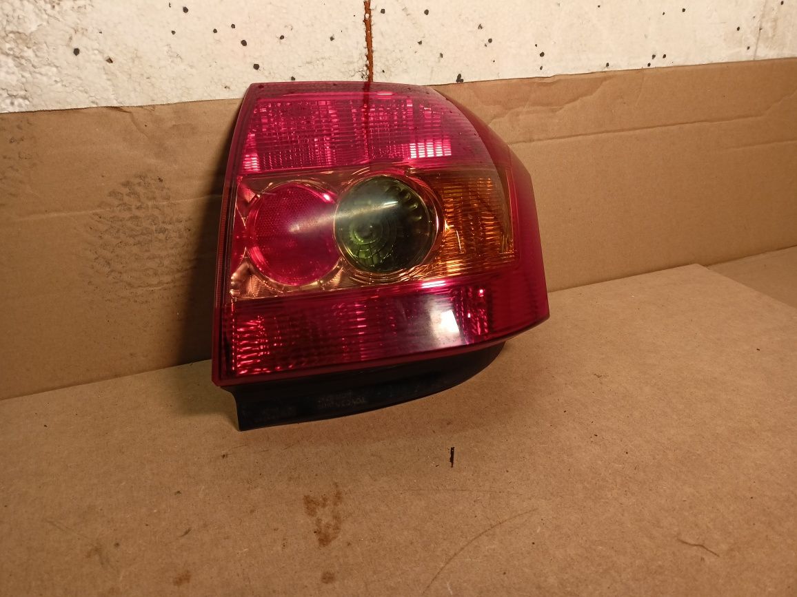 Lampa lewy tył lewa tylna toyota corolla e12 HB lift FL 04-07