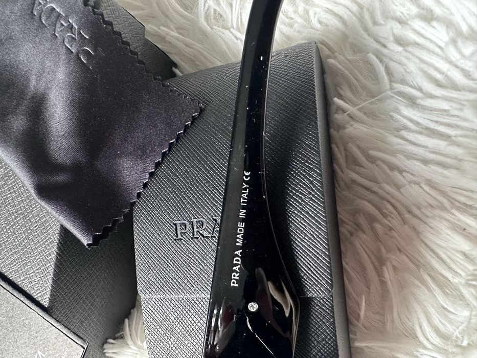 Okulary prada w opakowaniu