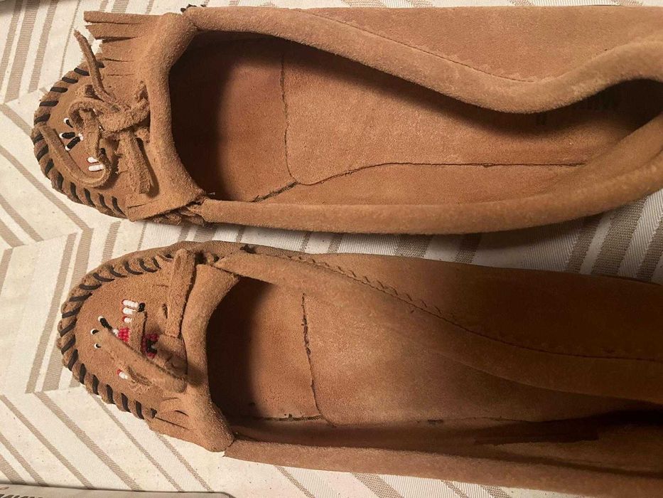 sapatos novos Minnetonka tamanho 42