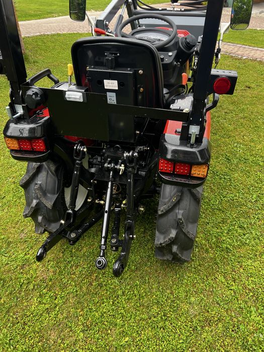 Hinomoto HM 3020 (Traktor, miniciagnik)