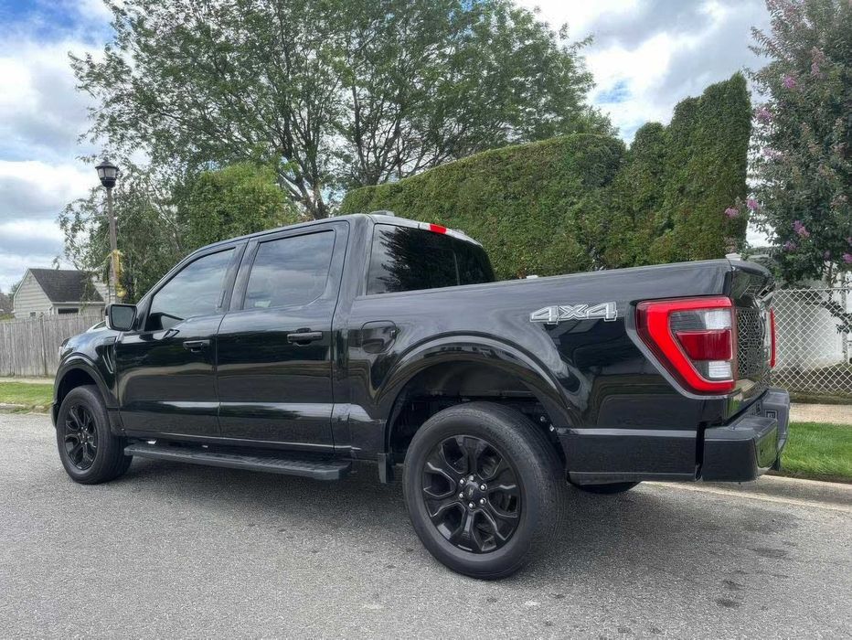 Ford F-150 Lariat SuperCrew      2022